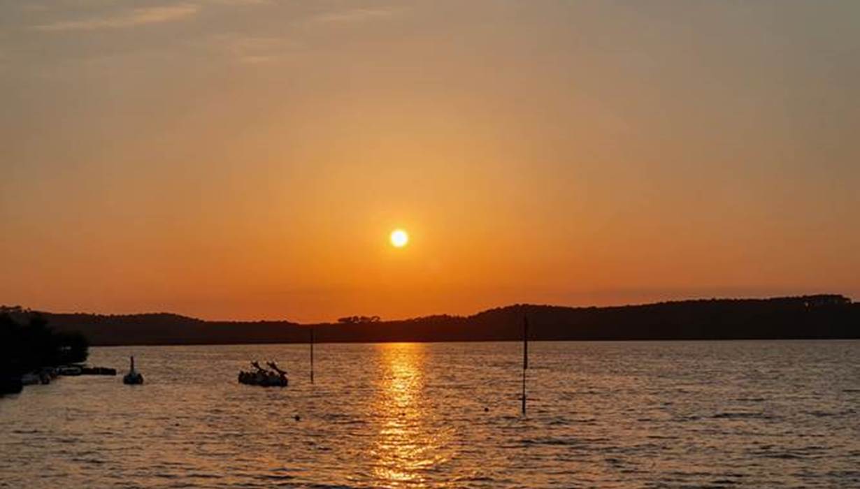 Coucher de soleil sur le lac de Léon