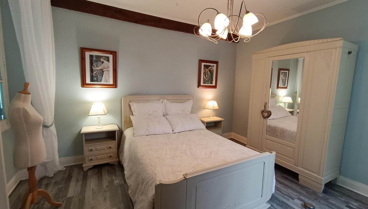 chambre double rdc, fenêtres rdc équipées de moustiquaires