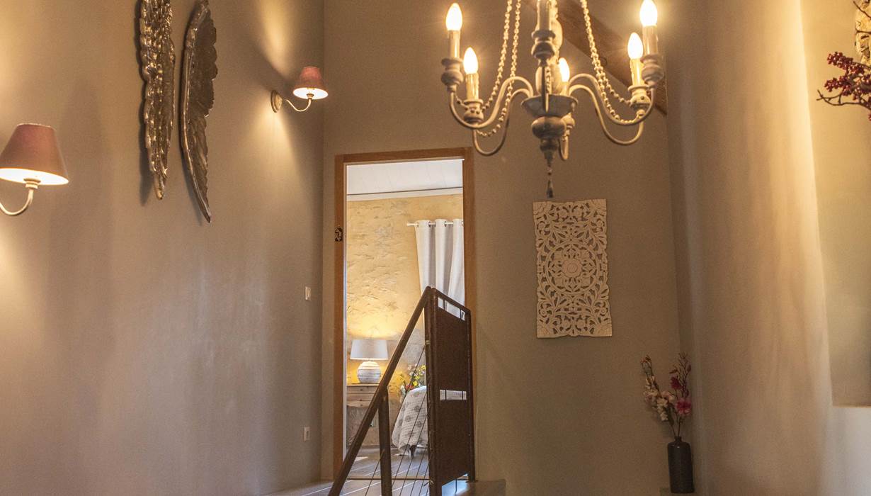 Le couloir qui mène aux chambres La Tour, Lotus & Campagne Chic