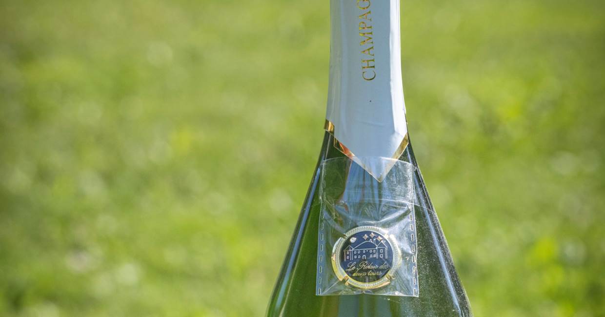 Champagne Millésimé "Le relais des deux tous" avec capsule de collection