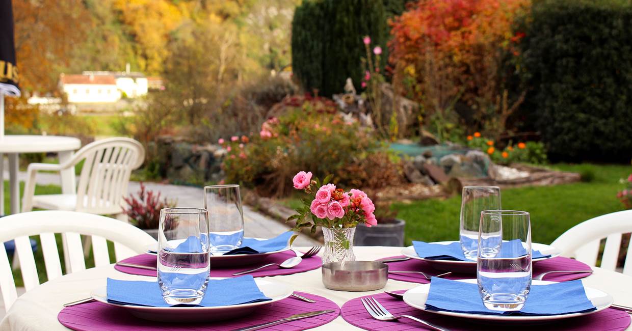 Petit déjeuner sur la terrasse, bon appétit !