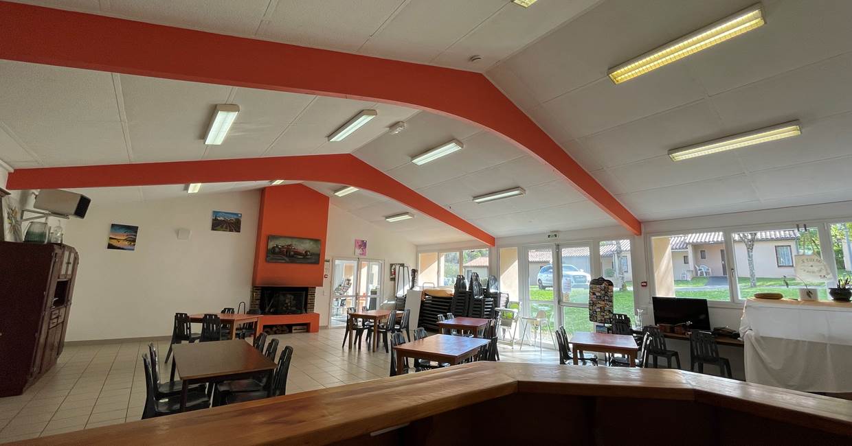 lepetitbois46_leyme_salle vue du bar_2025