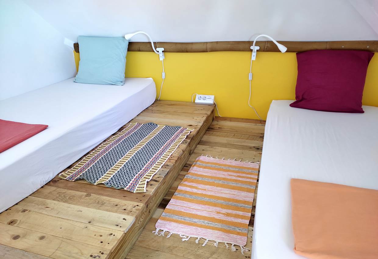 Lit confortable en dortoir