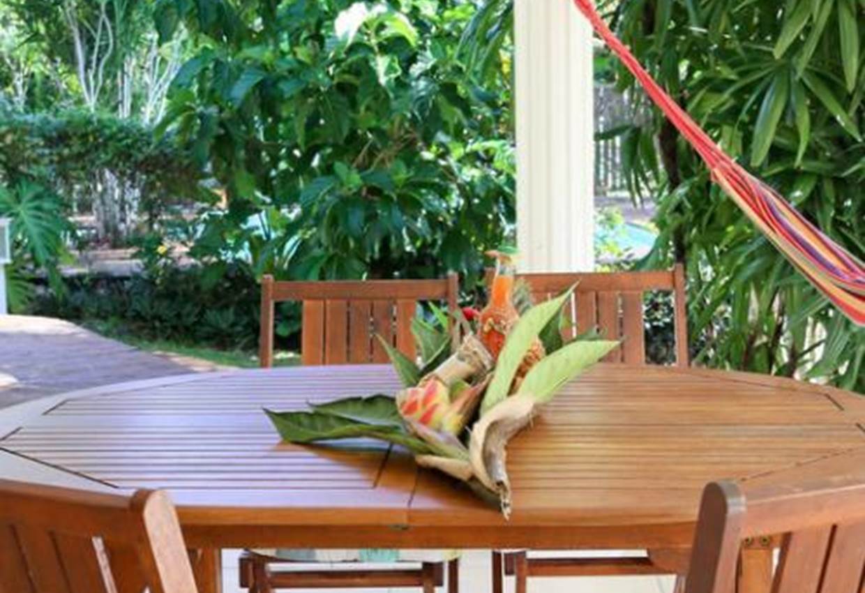 Gite-Bananier-terrasse-repas