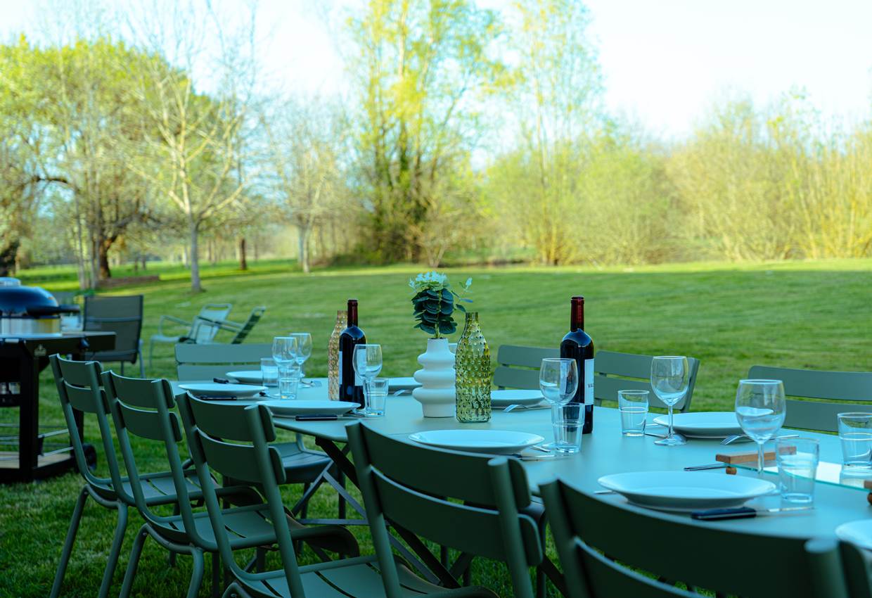 repas-exterieur-gite-groupe