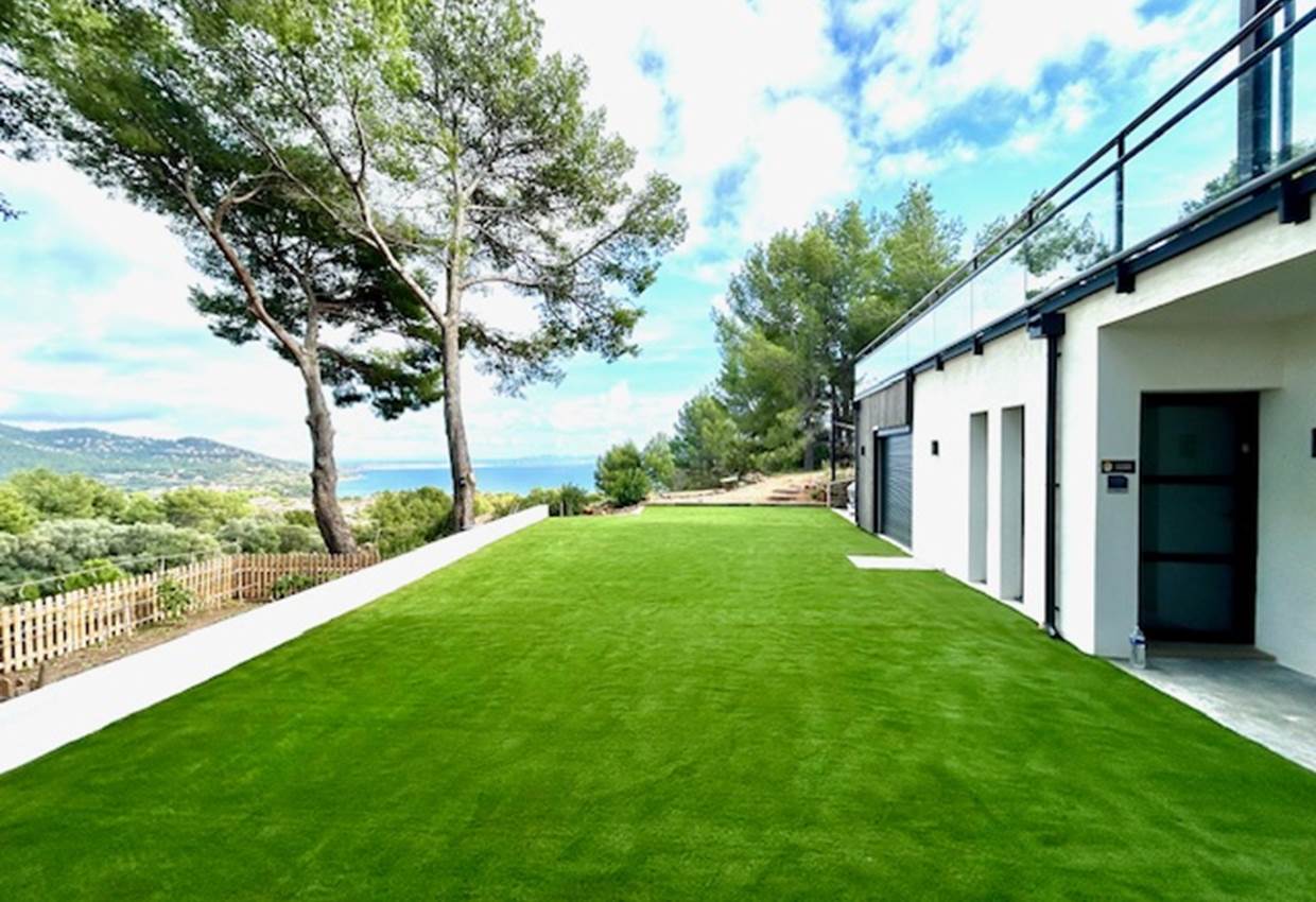 Jardin devant le LEVANT