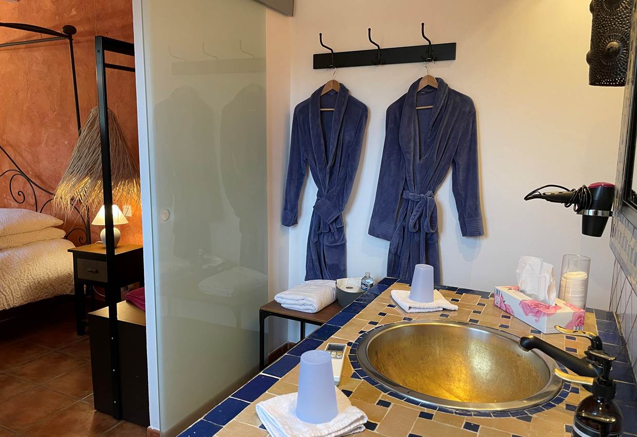 chambre titouan salle de bain