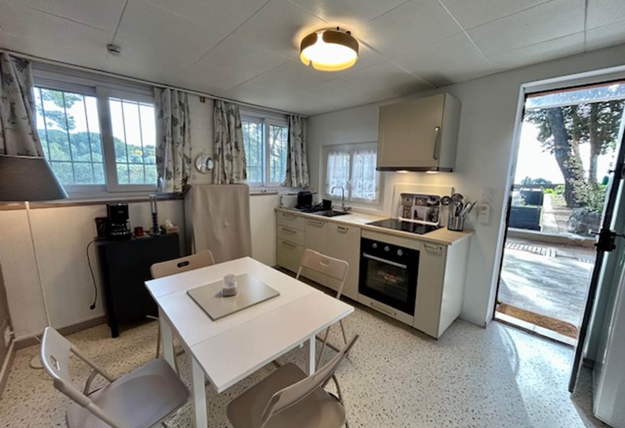 Espace de vie avec cuisine