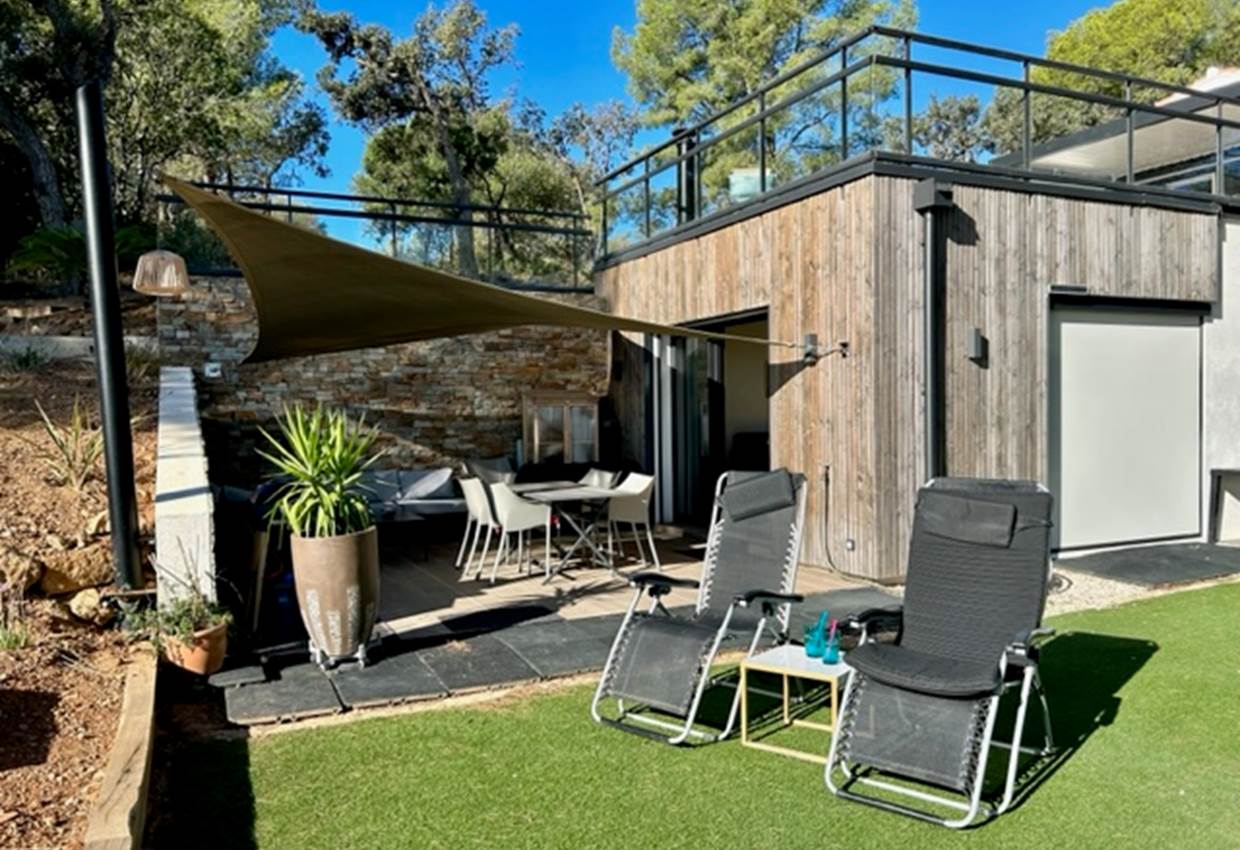 Terrasse privative vue mer et collines