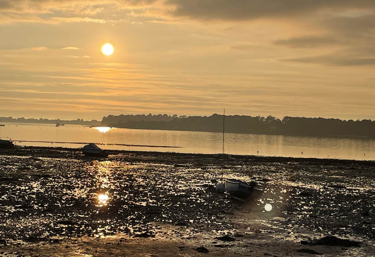 Soleil couchant a maree basse