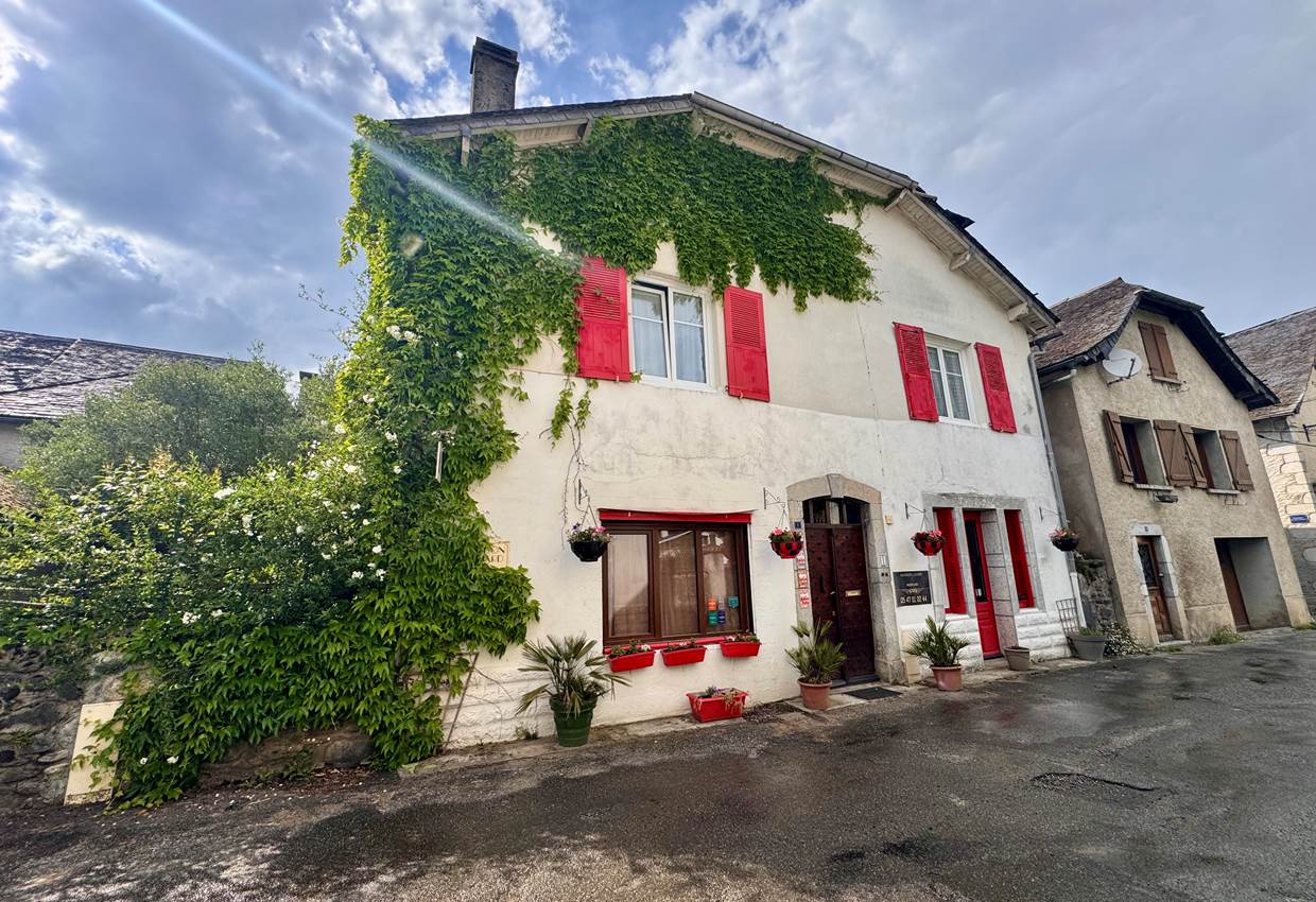 000_1Exterieur_MaisonLuard_Maisondhotes_Bedous