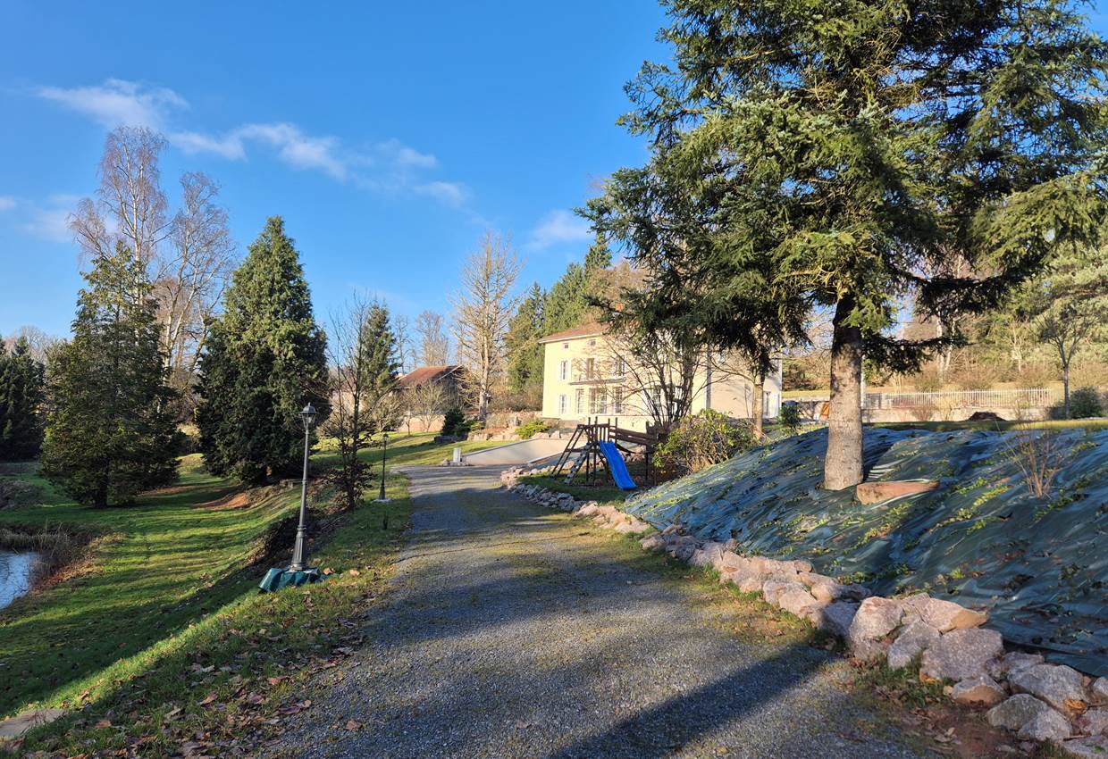 Accès et route privative du Domaine