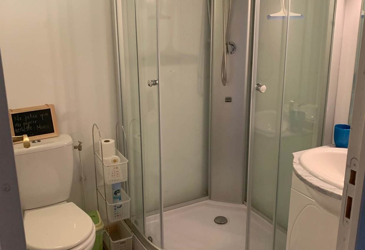 Shower Room in Poppies