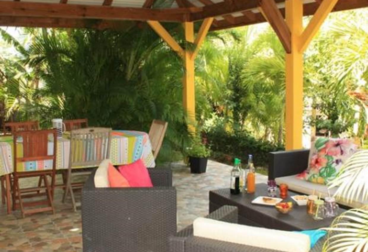 Carbet-tropical-espace-commun-chaleureux