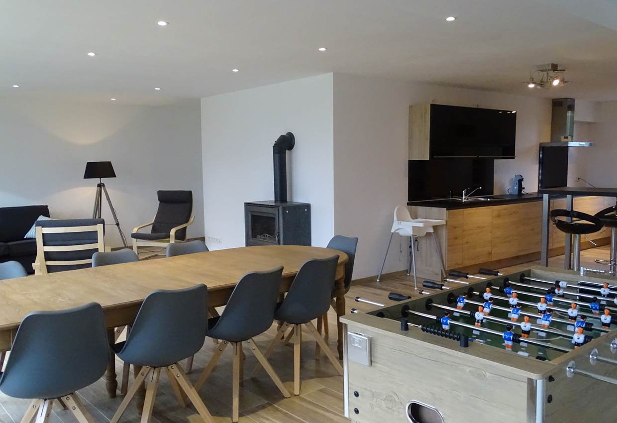 Vue d'ensemble salle  à manger , cuisine