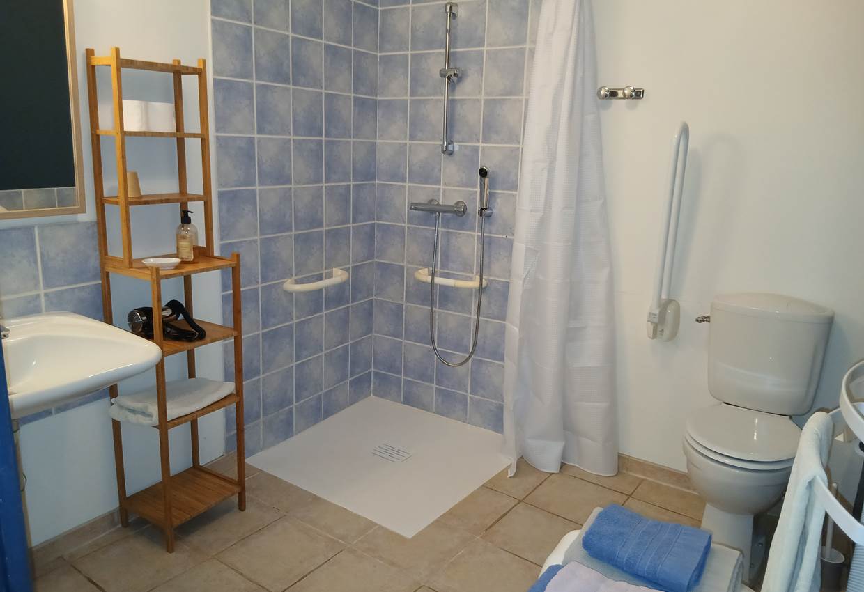 salle d'eau et wc PMR