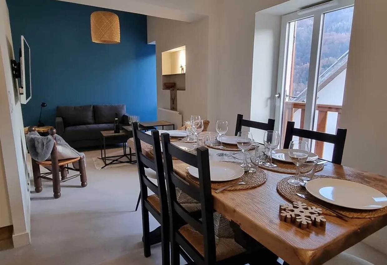 Vue sur Salle à manger et salon