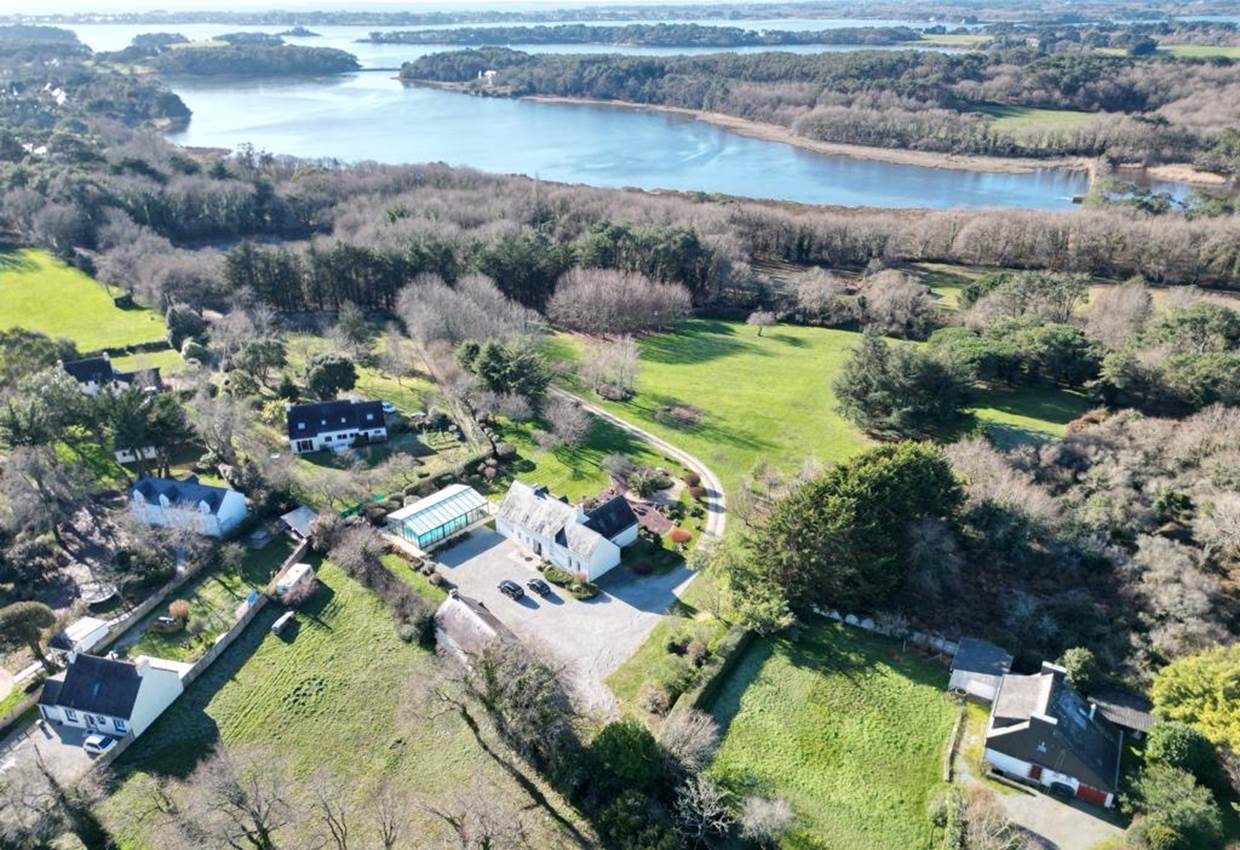 Maison avec piscine au bord du golfe du Morbihan - Etang de Toulvern