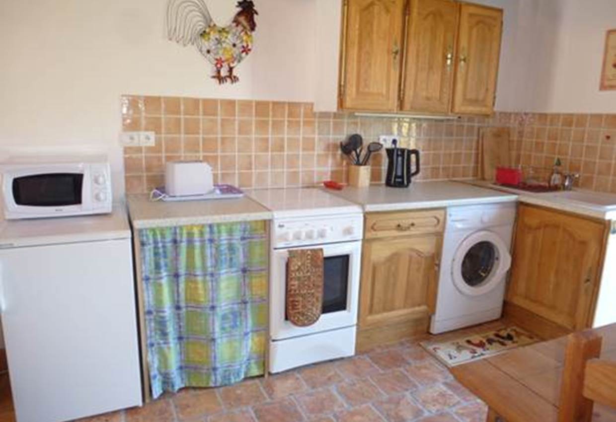 Fully Equipped kitchen in Poppies