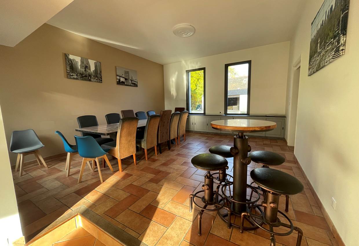 salle-a-manger-grande-table-repas-famille-amis-baden-golfe-du-morbihan-bretagne