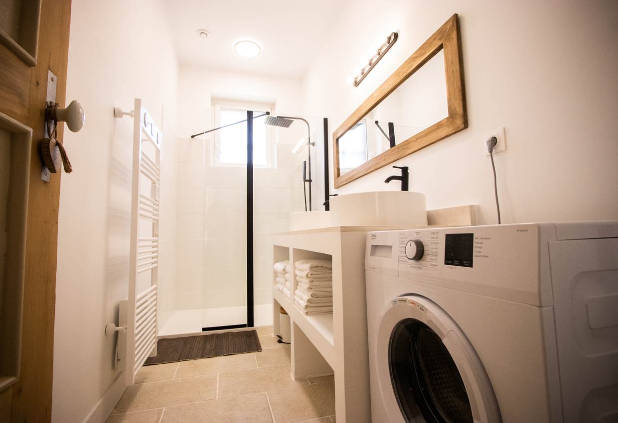 gites corbieres la boheme montseret salle d'eau