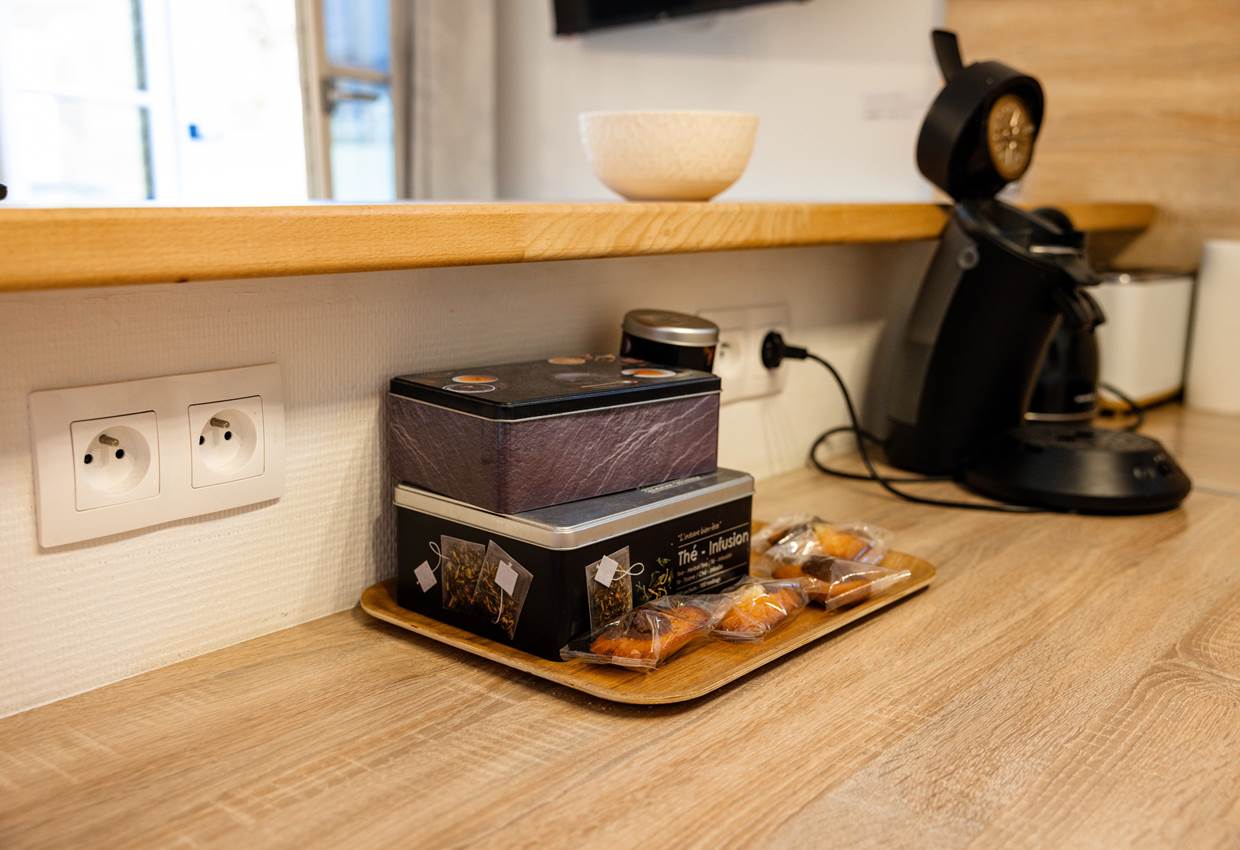 •	cuisine avec machine à café Senseo, à piston pour un vrai café