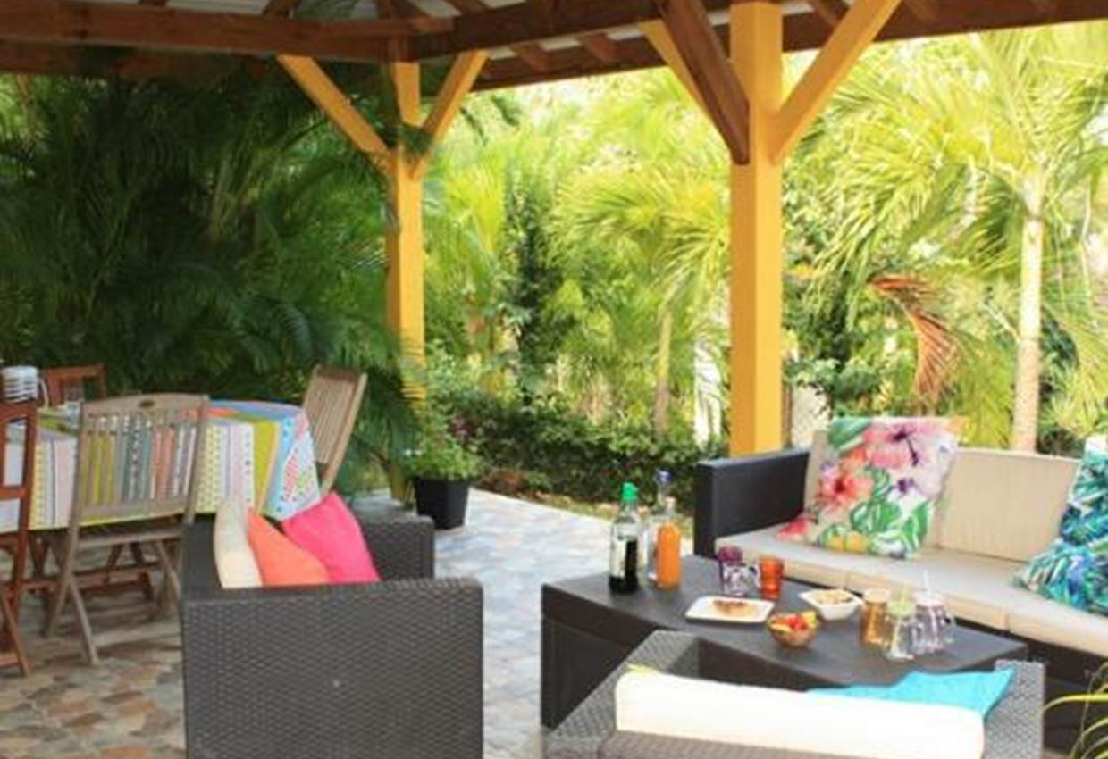 Carbet-tropical-espace-commun-chaleureux