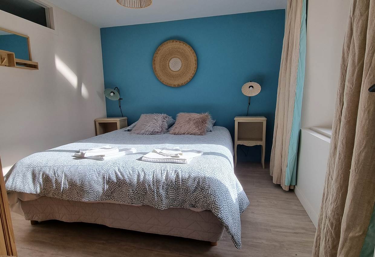 CHAMBRE LIT QUEEN SIZE