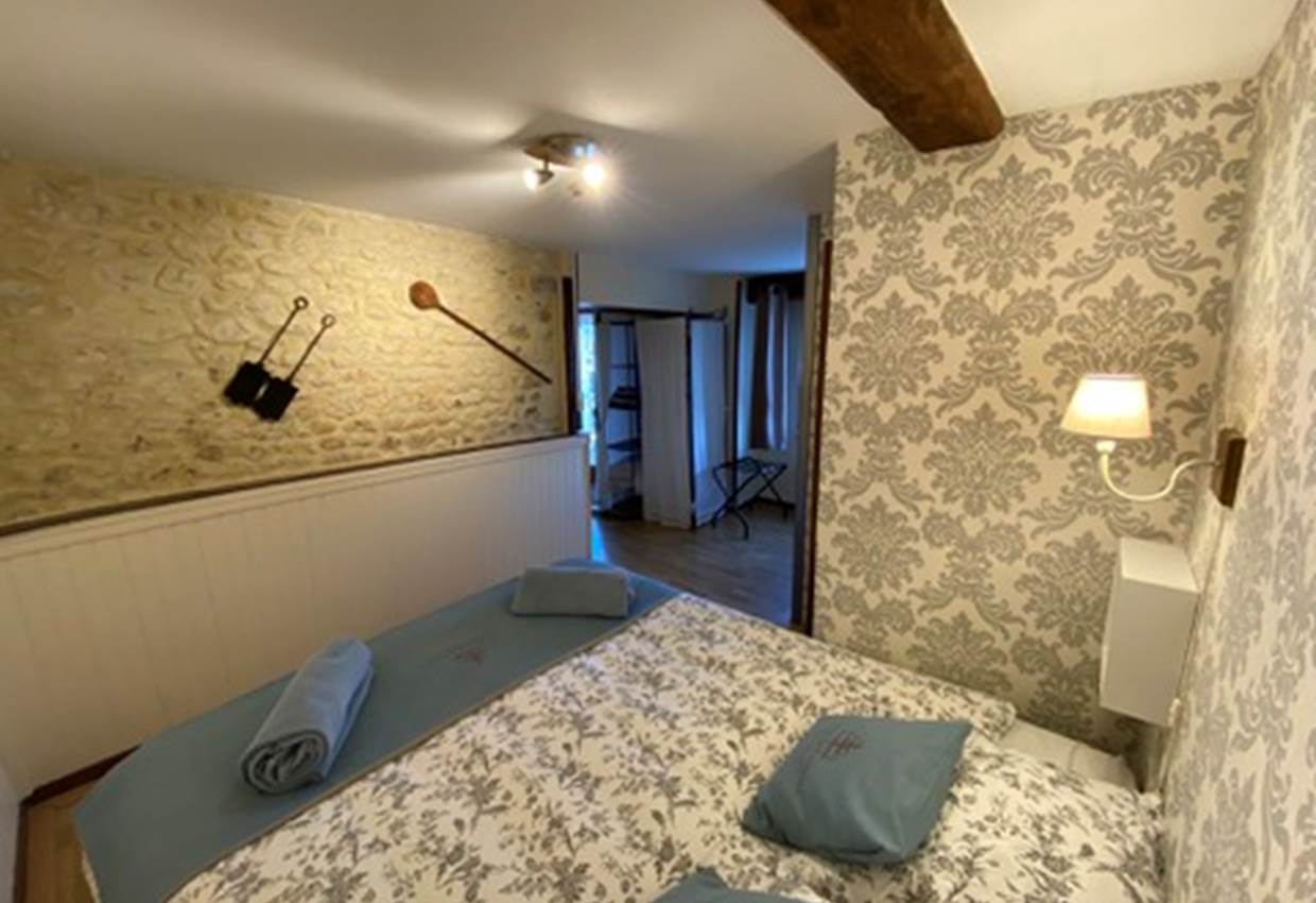 6674AD44-786E-43A8-BB6A-A48E625EAE9C_4_5005_c