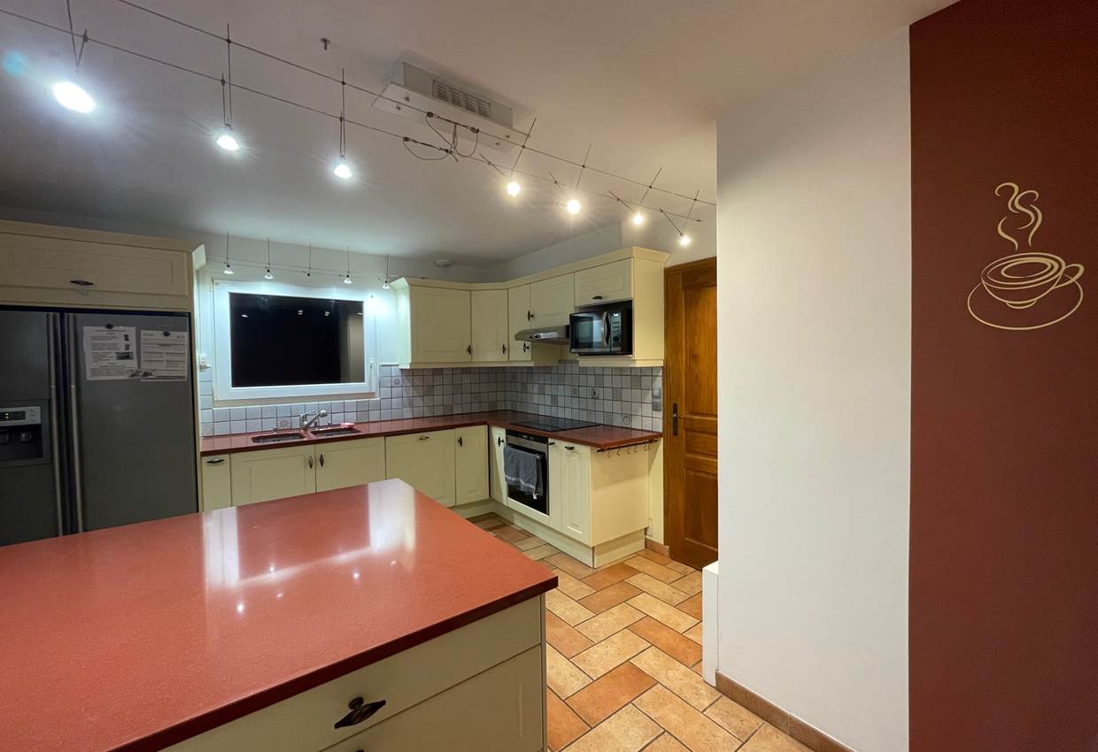 9. Cuisine-toute-equipee-maison-de-vacances-baden-golfe-du-morbihan