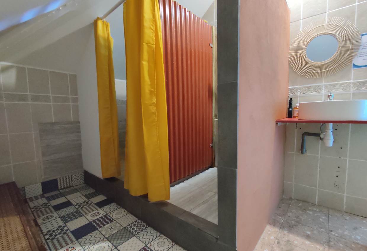 Salle de bain étage dortoir