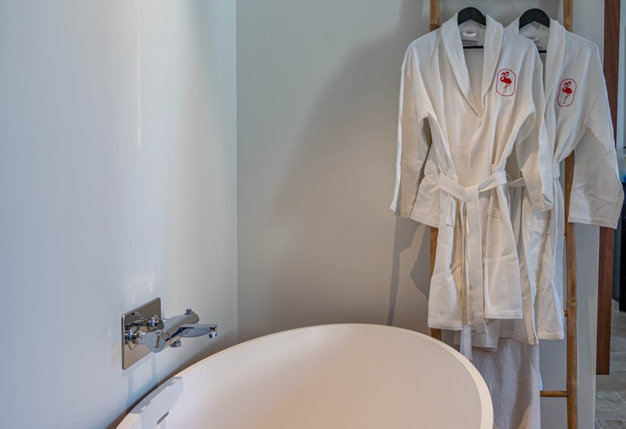Prêt pour une pause détente grâce à un bain relaxant au milieu de cet espace unique
