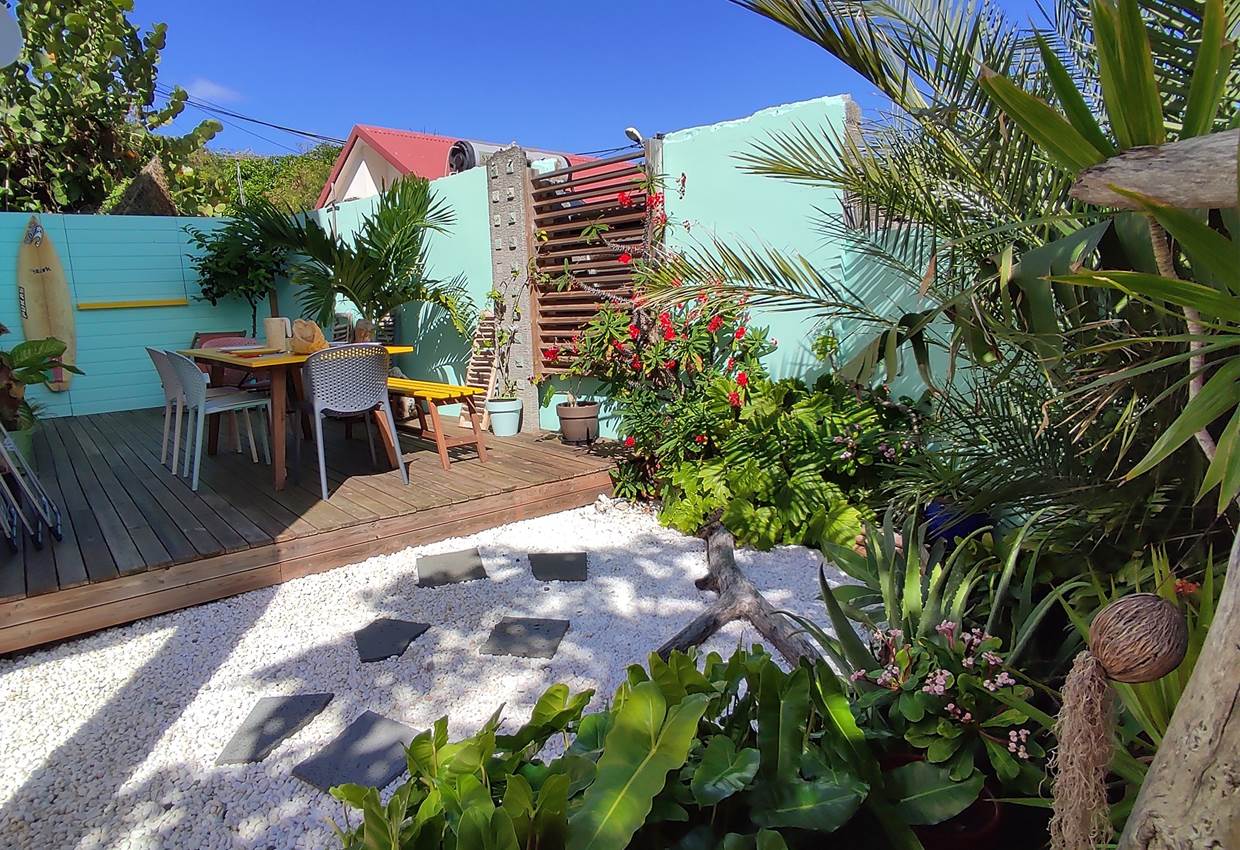 Petit coin de verdure de la Kaz Auberge