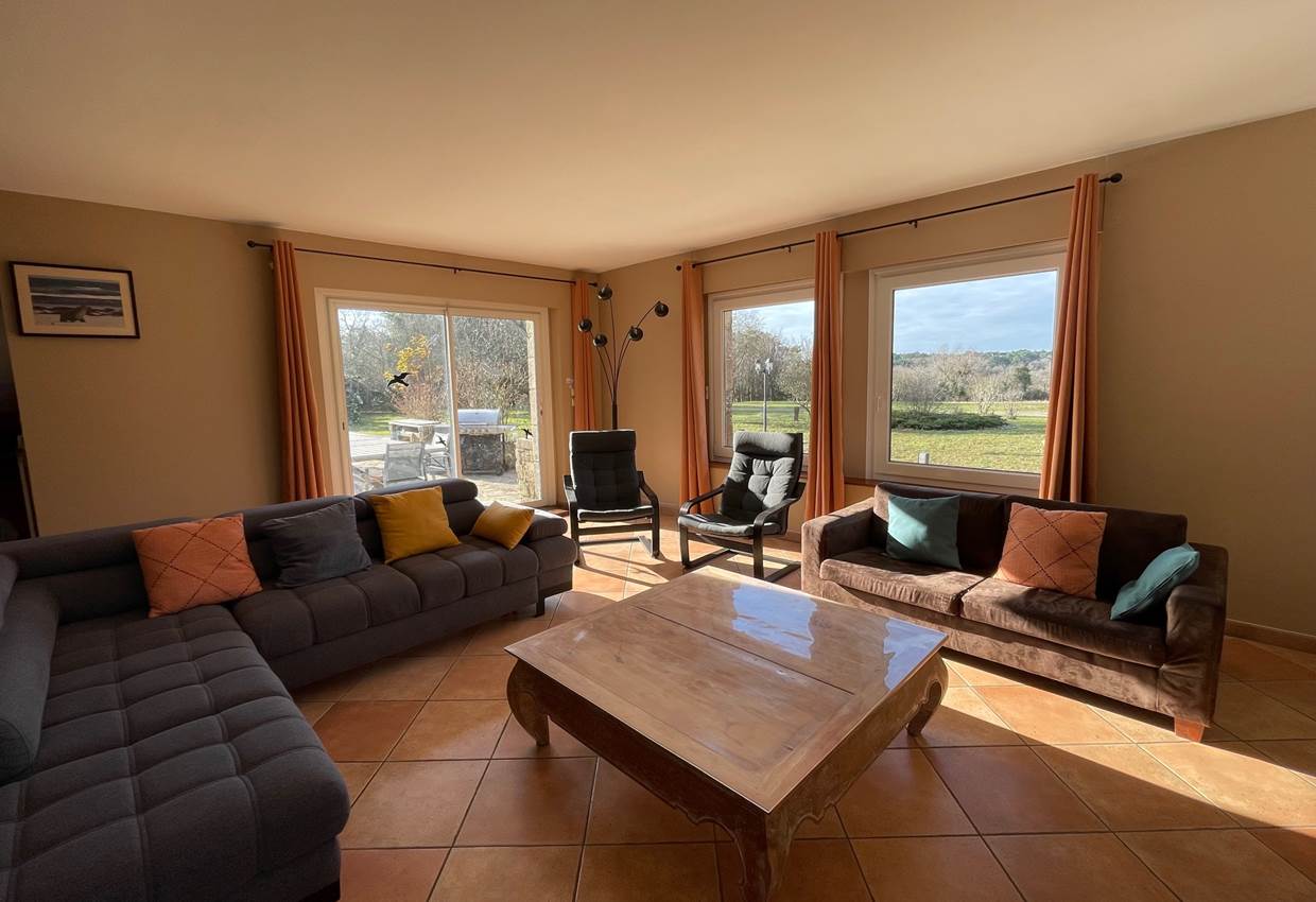 salon-limineux--vue-parc-intimité-calme-bade-golfe-du-morbihan