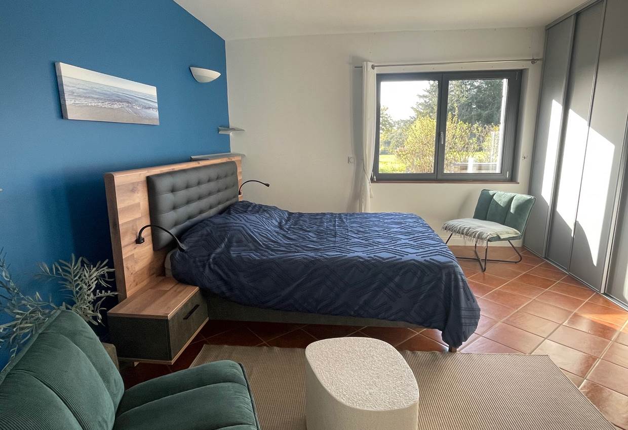 Chambre appartement rez grand lit 160 cm