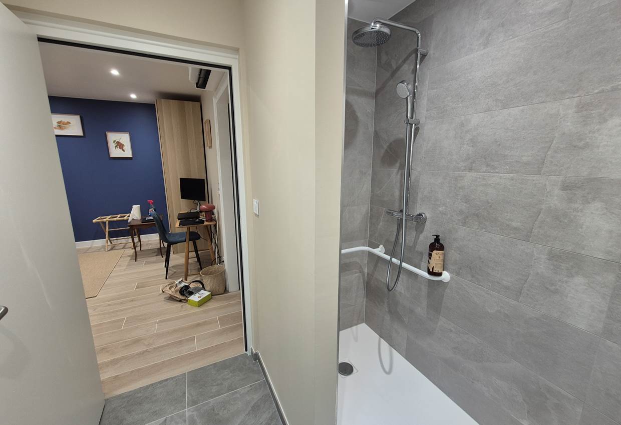 Douche à l'italienne (norme PMR)