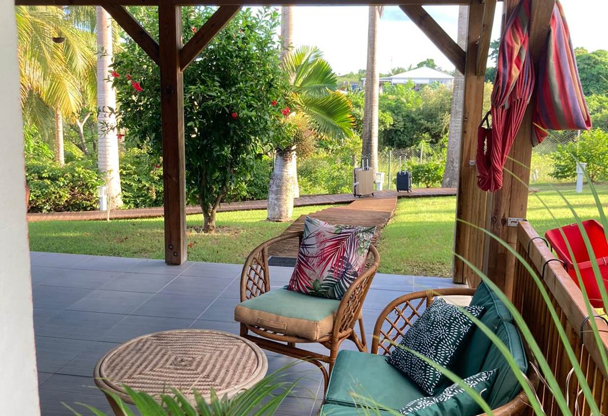 Villa-Hibiscus-terrasse-vue-jardin