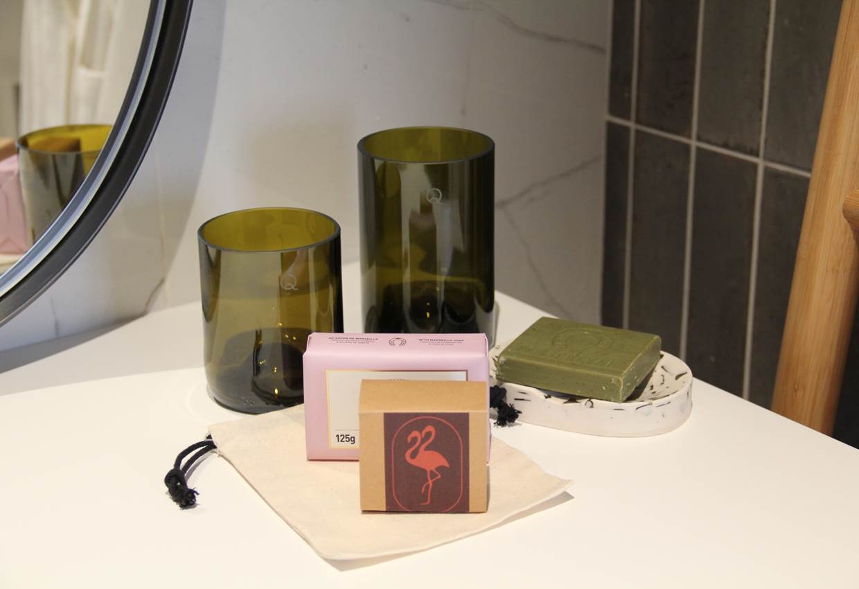 Rituel solide et local : savon de Marseille, savon doux pour la douche et shampoing solide offerts. Un fabrication de la Maison FER A CHEVAL