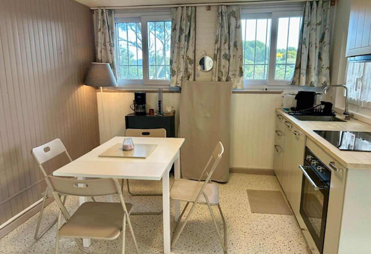 Cuisine avec table 4 convives