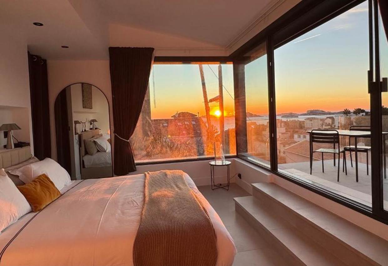 chambre_jacuzzi_privatif_marseille_vue_mer