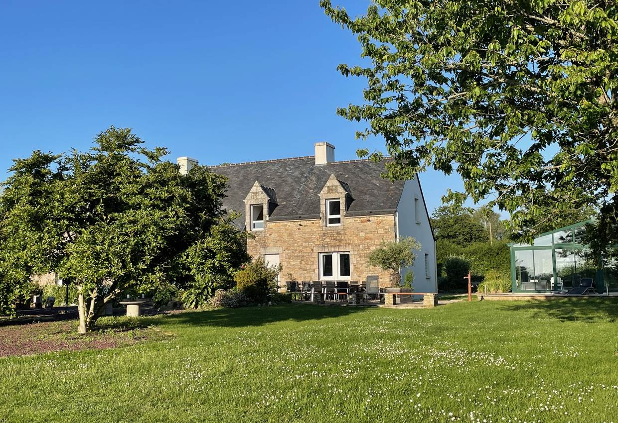 Jardin vue sur maison