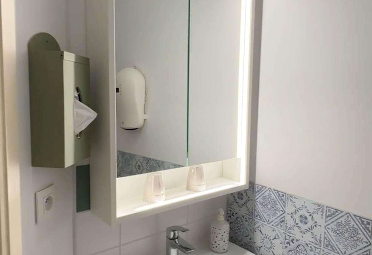 8AD7726B-F5C7-4E03-A89C-25E94E3FD11F_1_106_c