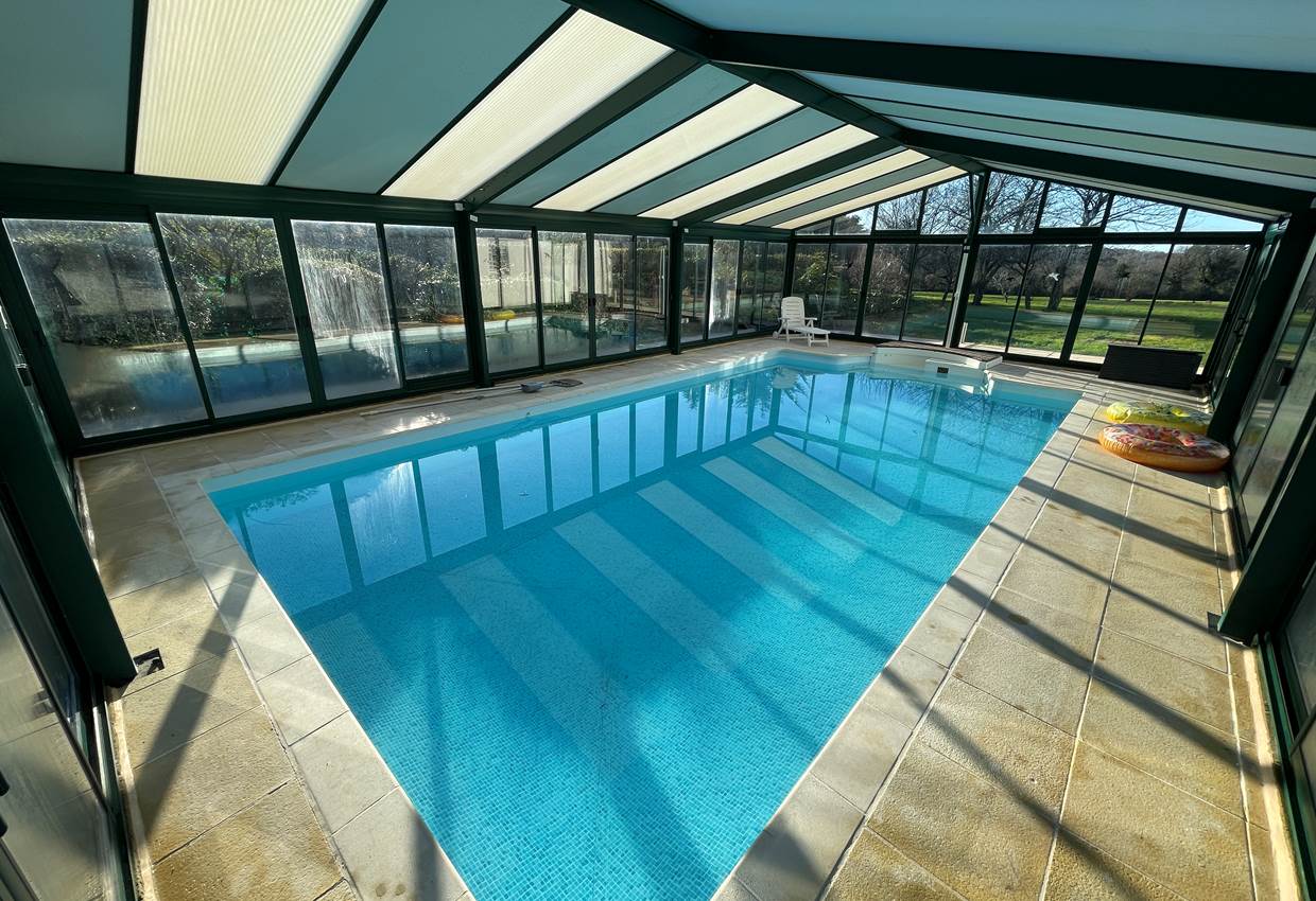 Piscine chauffée et couverte