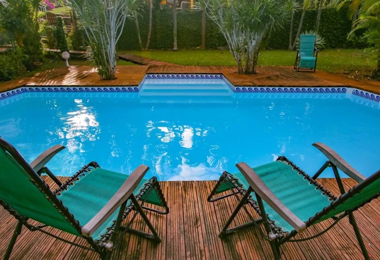 Detente-sous-les--tropiques-piscine-des-gites-l-or-des-caraibes