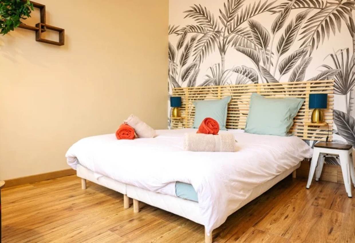 •	chambre parentale lit queen-size