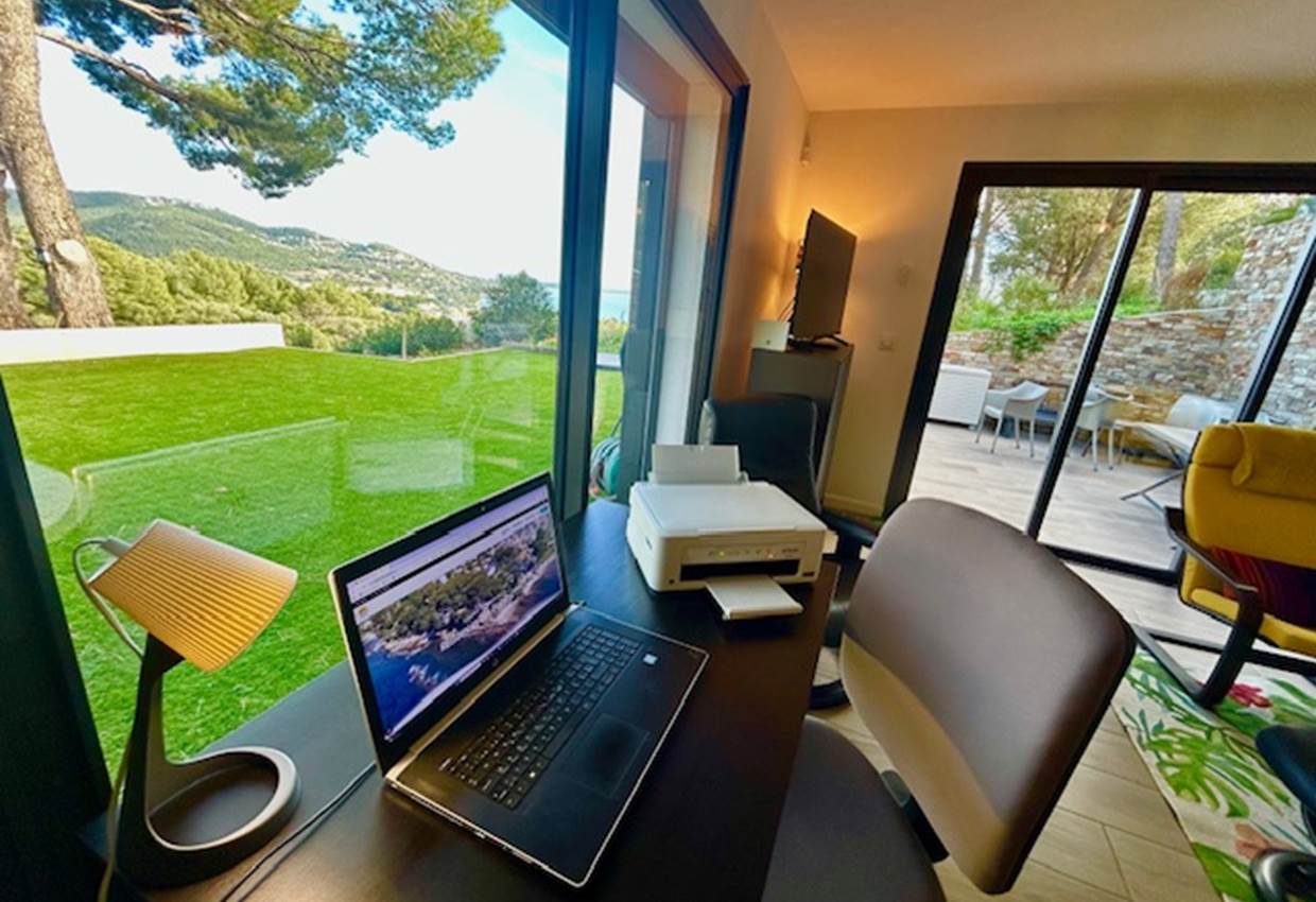 Espace bureau aménagé (sas PC)