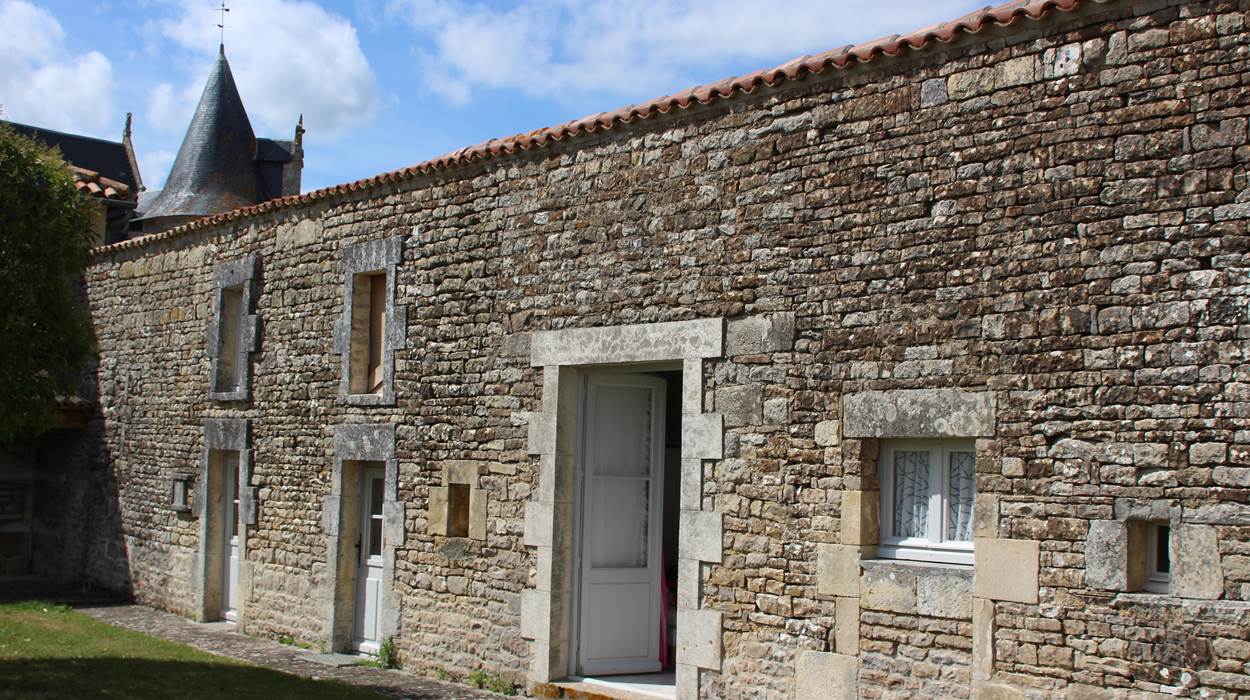 Depuis le jardin, vue sur le rez-de-chaussée