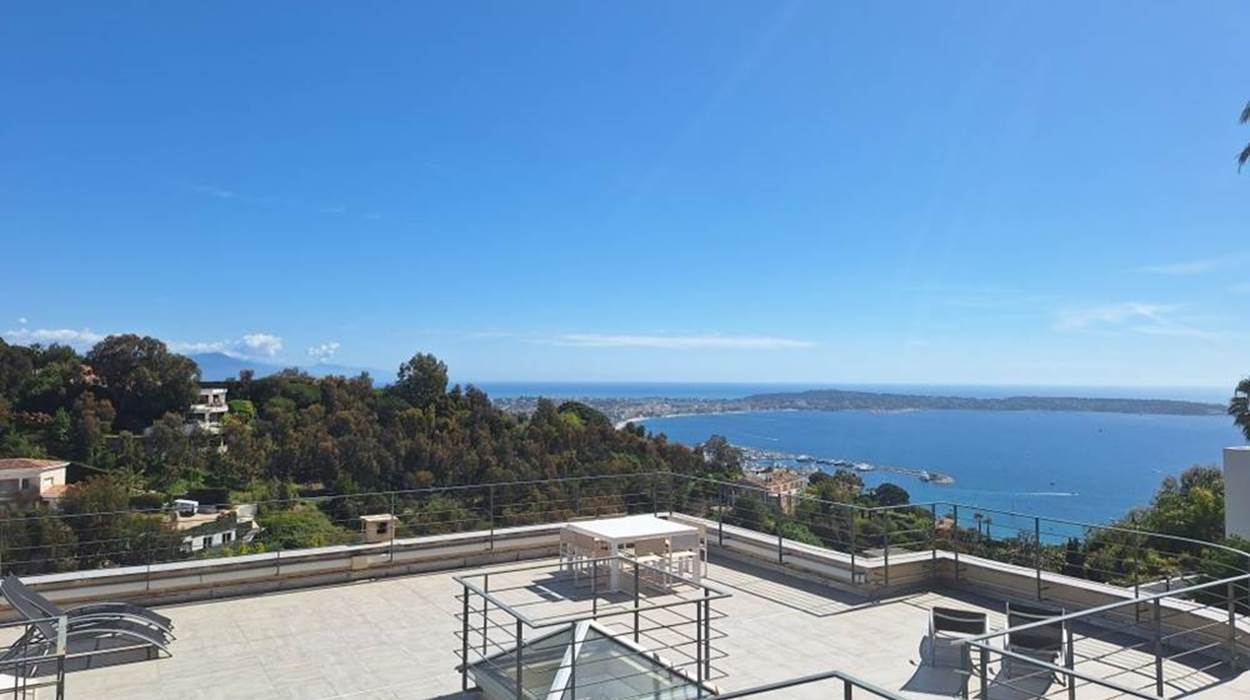 Terrasse panoramique vue mer villa luxe