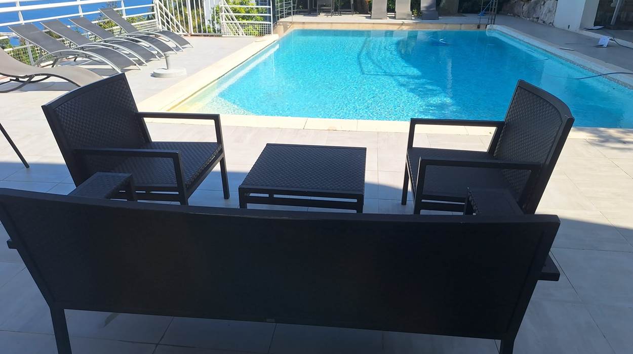 Piscine à débordement villa Super Cannes