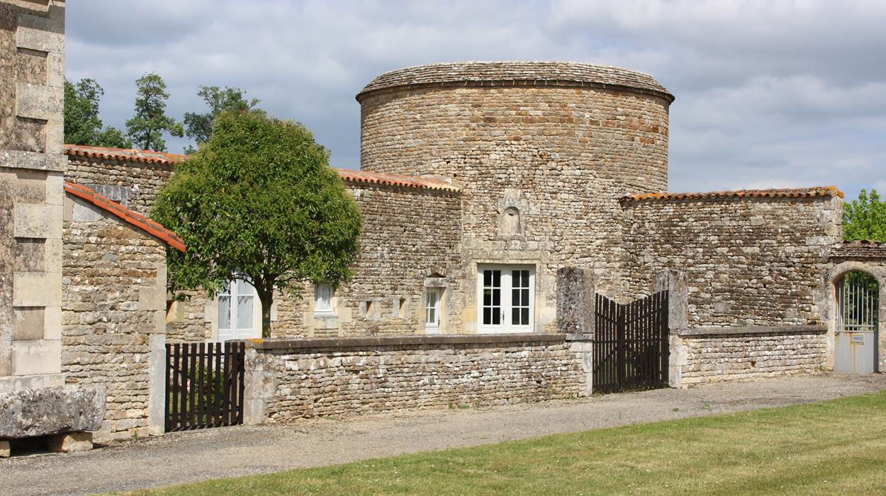 Vue générale depuis la cour du château